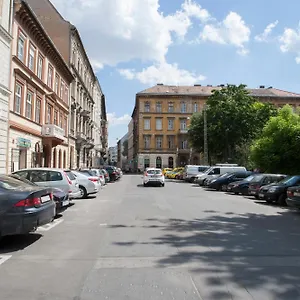 Carolyn Apartman In The Old City , Budapest Hungary